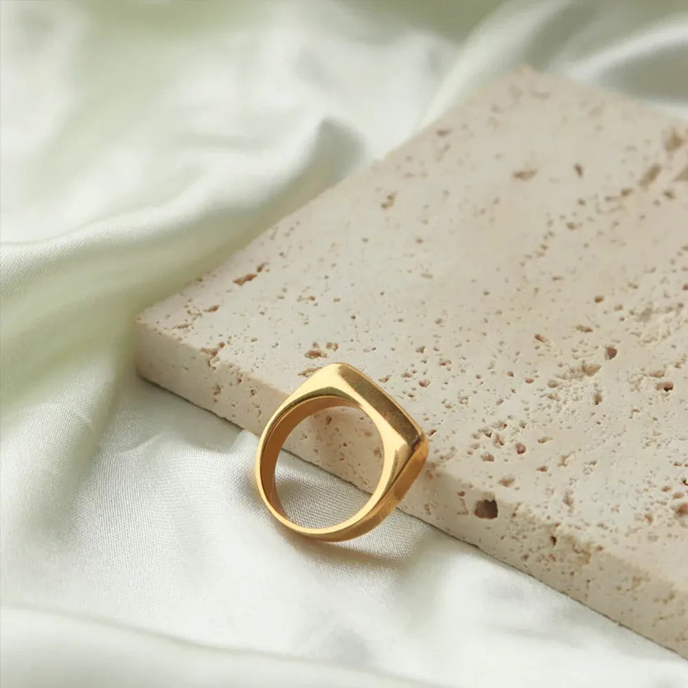 OEL - Minimalist Geometric Rectangle Ring