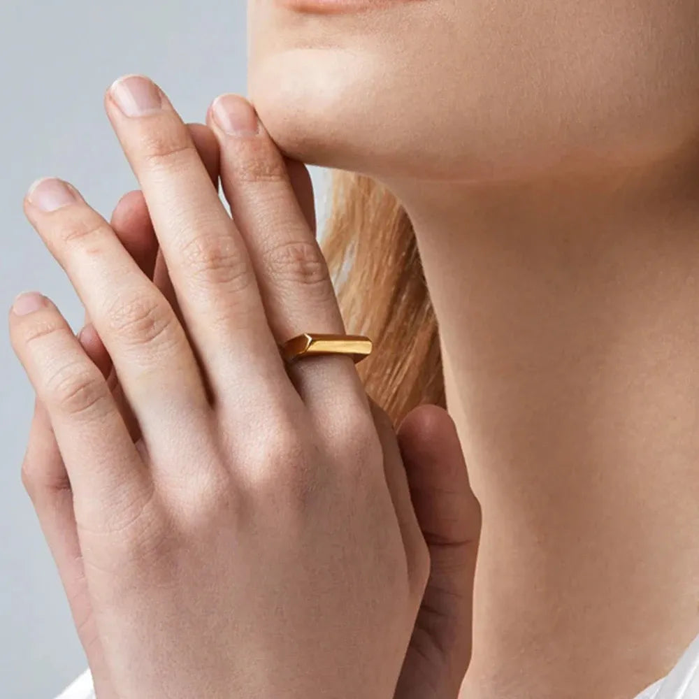 OEL - Minimalist Geometric Rectangle Ring