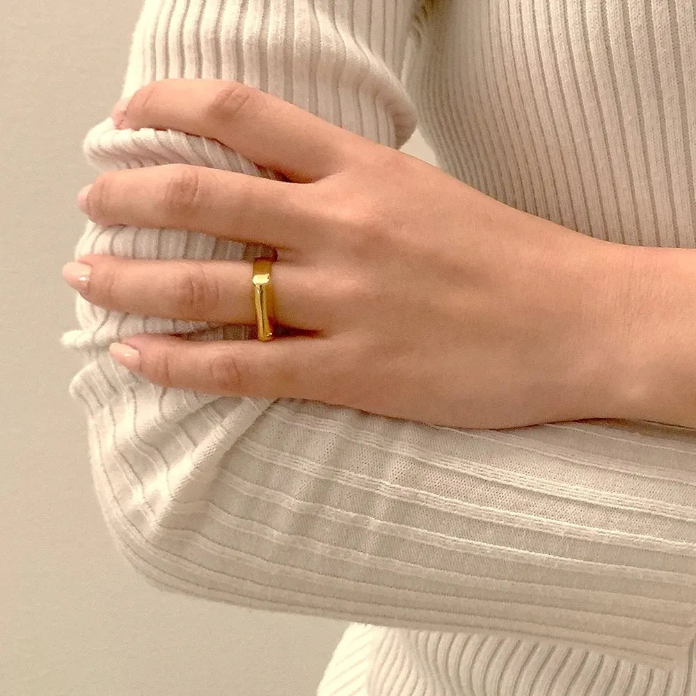 OEL - Minimalist Geometric Rectangle Ring